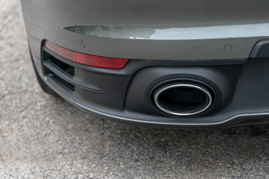 Детали экстерьера Porsche 911 Carrera 4 (992) 2019 года  (NA) (фото 32 из 40)